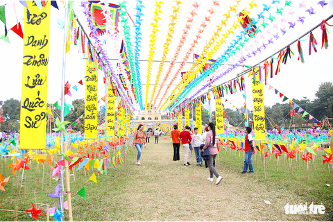 Lạ mắt với vườn chong chóng rực rỡ ở Hoàng Thành Thăng Long - Ảnh 7. Lạ mắt với vườn chong chóng rực rỡ ở Hoàng Thành Thăng Long - Ảnh 7.