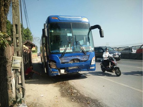 Vụ tai nạn 3 người chết ở Thanh Hóa: Xe biển xanh của Kho bạc nhà nước tỉnh - Ảnh 3. Vụ tai nạn 3 người chết ở Thanh Hóa: Xe biển xanh của Kho bạc nhà nước tỉnh - Ảnh 3.