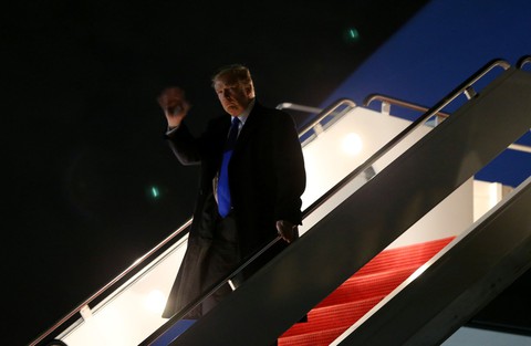 Ông Trump về đến Mỹ, khen Việt Nam là đất nước tuyệt vời - Ảnh 2. Ông Trump về đến Mỹ, khen Việt Nam là đất nước tuyệt vời - Ảnh 2.