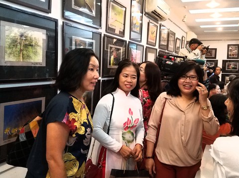 120 tấm ảnh lên rừng xuống biển của các tay máy nữ - Ảnh 4. 120 tấm ảnh lên rừng xuống biển của các tay máy nữ - Ảnh 4.