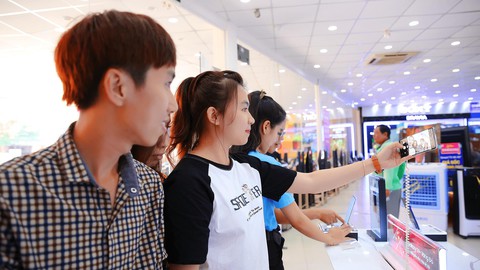 Đây là lý do để cánh mày râu lựa chọn Galaxy S10/S10+ làm quà - Ảnh 2. Đây là lý do để cánh mày râu lựa chọn Galaxy S10/S10+ làm quà - Ảnh 2.