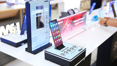 Đây là lý do để cánh mày râu lựa chọn Galaxy S10/S10+ làm quà - Ảnh 3. Đây là lý do để cánh mày râu lựa chọn Galaxy S10/S10+ làm quà - Ảnh 3.