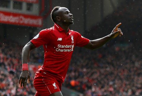 Thắng ngược Burnley, Liverpool bám sát M.C trên ngôi đầu - Ảnh 3. Thắng ngược Burnley, Liverpool bám sát M.C trên ngôi đầu - Ảnh 3.