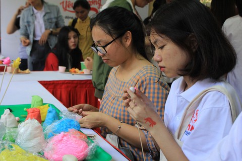 Bạn trẻ TP.HCM làm tranh, tượng kêu gọi bảo vệ động vật hoang dã - Ảnh 6. Bạn trẻ TP.HCM làm tranh, tượng kêu gọi bảo vệ động vật hoang dã - Ảnh 6.