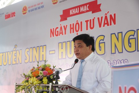 Hàng chục ngàn học sinh khai hội tư vấn tuyển sinh hướng nghiệp tại Cần Thơ - Ảnh 1. Hàng chục ngàn học sinh khai hội tư vấn tuyển sinh hướng nghiệp tại Cần Thơ - Ảnh 1.