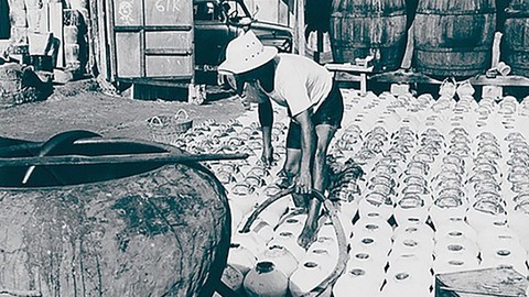 Nước mắm cũng tràn đầy... chữ nghĩa, dấu đỏ của nghị định, sắc lệnh - Ảnh 1. Nước mắm cũng tràn đầy... chữ nghĩa, dấu đỏ của nghị định, sắc lệnh - Ảnh 1.