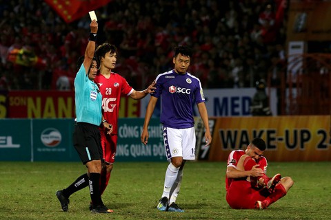 3/4 trọng tài FIFA bị tạm đình chỉ ở V-League 2019 - Ảnh 2. 3/4 trọng tài FIFA bị tạm đình chỉ ở V-League 2019 - Ảnh 2.