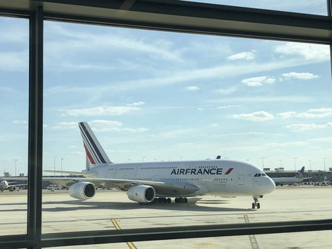 Máy bay Air France chở 500 người hạ cánh khẩn cấp vì nổ động cơ - Ảnh 1. Máy bay Air France chở 500 người hạ cánh khẩn cấp vì nổ động cơ - Ảnh 1.