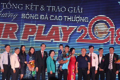 Giải thưởng Fair Play 2018: Quang Hải, Bùi Tiến Dũng, Văn Hậu, Hà Đức Chinh - Ảnh 6. Giải thưởng Fair Play 2018: Quang Hải, Bùi Tiến Dũng, Văn Hậu, Hà Đức Chinh - Ảnh 6.
