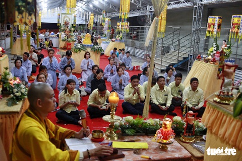 Cầu siêu cho nạn nhân sau một năm cháy chung cư Carina - Ảnh 3. Cầu siêu cho nạn nhân sau một năm cháy chung cư Carina - Ảnh 3.
