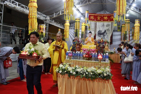 Cầu siêu cho nạn nhân sau một năm cháy chung cư Carina - Ảnh 1. Cầu siêu cho nạn nhân sau một năm cháy chung cư Carina - Ảnh 1.