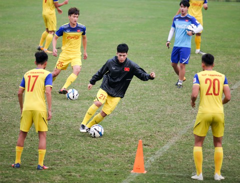 U-23 Việt Nam vắng HLV Park Hang Seo buổi tập chiều 11-3 - Ảnh 1. U-23 Việt Nam vắng HLV Park Hang Seo buổi tập chiều 11-3 - Ảnh 1.
