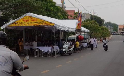 Mâu thuẫn gia đình, nữ sinh 14 tuổi đâm cha ruột chết - Ảnh 1. Mâu thuẫn gia đình, nữ sinh 14 tuổi đâm cha ruột chết - Ảnh 1.