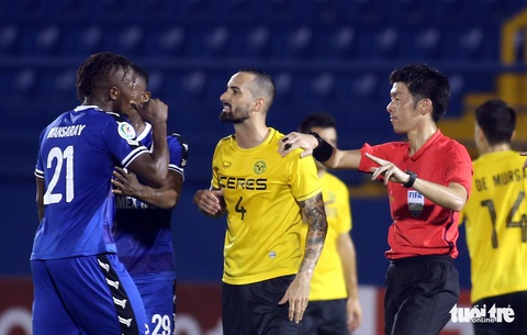 Chơi bóng ngây thơ, B. Bình Dương thua CLB Ceres Negros 1-3 - Ảnh 2. Chơi bóng ngây thơ, B. Bình Dương thua CLB Ceres Negros 1-3 - Ảnh 2.