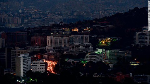 Tổng thống Venezuela nhờ Nga, Trung Quốc, Iran điều tra vụ mất điện - Ảnh 1. Tổng thống Venezuela nhờ Nga, Trung Quốc, Iran điều tra vụ mất điện - Ảnh 1.