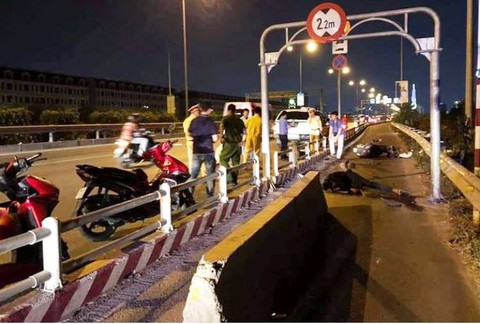Điều tra vụ chết nghi do tông dải phân cách trên đường cao tốc - Ảnh 1. Điều tra vụ chết nghi do tông dải phân cách trên đường cao tốc - Ảnh 1.
