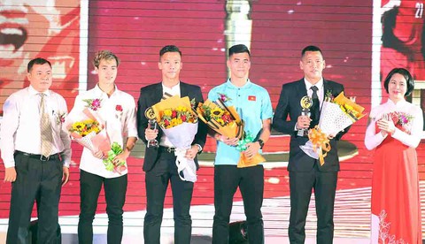 Chung tay diệt nạn bạo lực sân cỏ: “Vai trò của CLB rất quan trọng” - Ảnh 1. Chung tay diệt nạn bạo lực sân cỏ: “Vai trò của CLB rất quan trọng” - Ảnh 1.