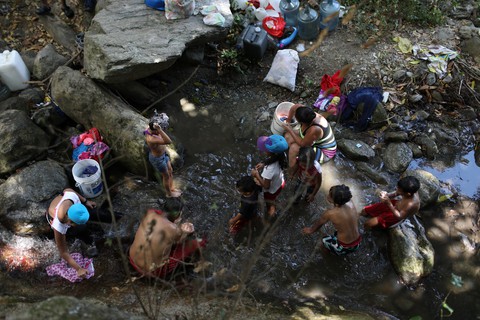 Venezuela cáo buộc Mỹ gây mất điện 6 ngày, trục xuất các nhà ngoại giao - Ảnh 1. Venezuela cáo buộc Mỹ gây mất điện 6 ngày, trục xuất các nhà ngoại giao - Ảnh 1.
