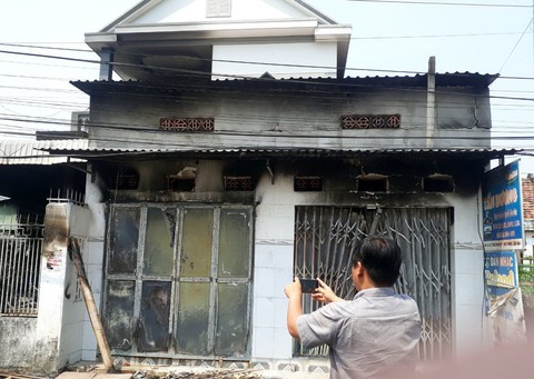 Cháy kiôt sửa điện tử, 3 người trong một gia đình tử vong - Ảnh 1. Cháy kiôt sửa điện tử, 3 người trong một gia đình tử vong - Ảnh 1.