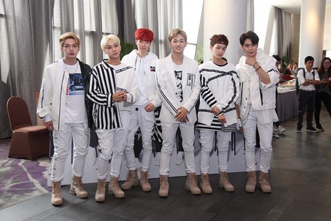Nhóm nhạc đa quốc tịch Z-Boys và Z-Girls chào sân khán giả Việt Nam - Ảnh 3. Nhóm nhạc đa quốc tịch Z-Boys và Z-Girls chào sân khán giả Việt Nam - Ảnh 3.