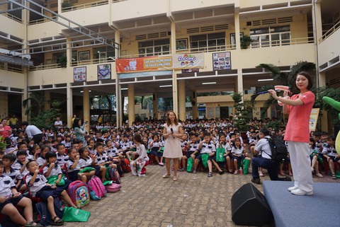 Học trò hào hứng học... đánh răng theo nhạc - Ảnh 2. Học trò hào hứng học... đánh răng theo nhạc - Ảnh 2.