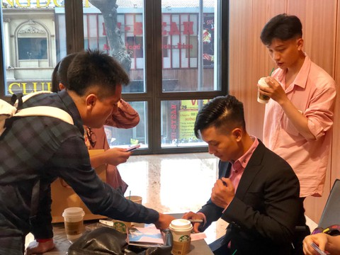 Đức Tuấn tung album Trần Thiện Thanh mừng Valentine trắng - Ảnh 2. Đức Tuấn tung album Trần Thiện Thanh mừng Valentine trắng - Ảnh 2.