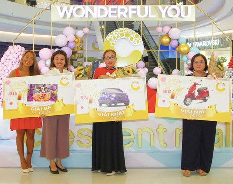 Crescent Mall tặng quà khách hàng nhân dịp sinh nhật lần thứ 7 - Ảnh 2. Crescent Mall tặng quà khách hàng nhân dịp sinh nhật lần thứ 7 - Ảnh 2.