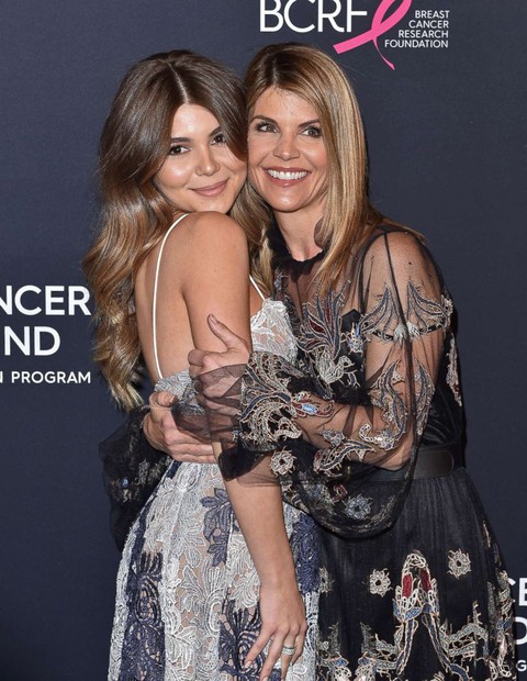‘Chạy trường cho con, nữ diễn viên Lori Loughlin thân bại danh liệt - Ảnh 3. ‘Chạy trường cho con, nữ diễn viên Lori Loughlin thân bại danh liệt - Ảnh 3.