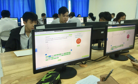 Học trò thích thú kiểm tra giữa kỳ bằng bài thi đánh giá năng lực - Ảnh 1. Học trò thích thú kiểm tra giữa kỳ bằng bài thi đánh giá năng lực - Ảnh 1.