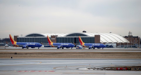 Boeing 737 MAX nằm đất ít nhất vài tuần để cập nhật phần mềm - Ảnh 1. Boeing 737 MAX nằm đất ít nhất vài tuần để cập nhật phần mềm - Ảnh 1.