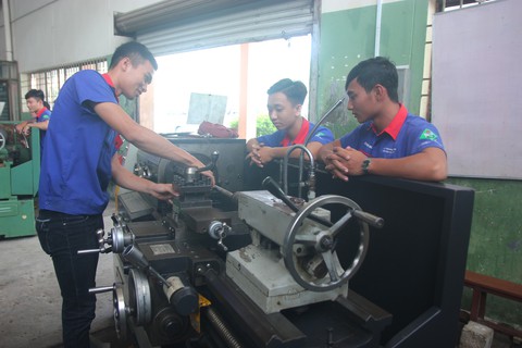 Học nghề lương chục triệu/tháng, nhưng tâm lý học sinh còn nặng nề bằng cấp - Ảnh 1. Học nghề lương chục triệu/tháng, nhưng tâm lý học sinh còn nặng nề bằng cấp - Ảnh 1.
