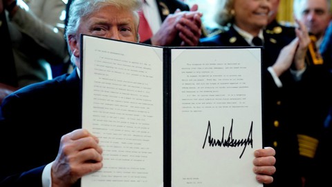 Ông Trump đã phủ quyết để ‘bảo vệ’ bức tường biên giới - Ảnh 1. Ông Trump đã phủ quyết để ‘bảo vệ’ bức tường biên giới - Ảnh 1.