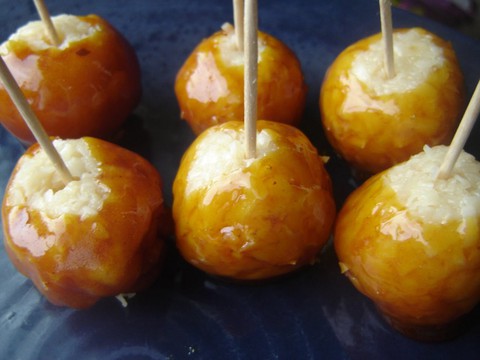 Chiếc bánh dây dài cuộn tròn như bánh xe hơi trên đường phố Cuba - Ảnh 3. Chiếc bánh dây dài cuộn tròn như bánh xe hơi trên đường phố Cuba - Ảnh 3.