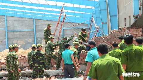 Thứ trưởng Bộ Xây dựng: Tường sập và dãy liền kề không liên kết ngang - Ảnh 2. Thứ trưởng Bộ Xây dựng: Tường sập và dãy liền kề không liên kết ngang - Ảnh 2.