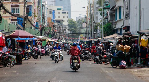 350 tiểu thương chợ Cô Giang mong có nơi mới để mưu sinh - Ảnh 2. 350 tiểu thương chợ Cô Giang mong có nơi mới để mưu sinh - Ảnh 2.