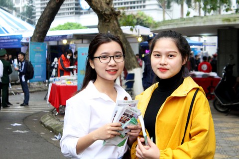 Những nụ cười xinh đẹp tại ngày hội tư vấn - tuyển sinh 2019 - Ảnh 7. Những nụ cười xinh đẹp tại ngày hội tư vấn - tuyển sinh 2019 - Ảnh 7.
