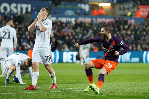 M.C ngược dòng hạ Swansea sau khi bị dẫn 2-0 - Ảnh 2. M.C ngược dòng hạ Swansea sau khi bị dẫn 2-0 - Ảnh 2.