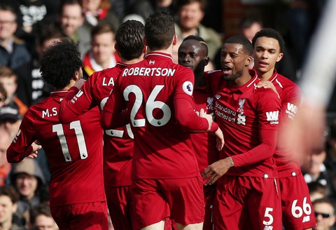 Thắng nghẹt thở Fulham, Liverpool soán ngôi đầu bảng từ tay M.C - Ảnh 1. Thắng nghẹt thở Fulham, Liverpool soán ngôi đầu bảng từ tay M.C - Ảnh 1.