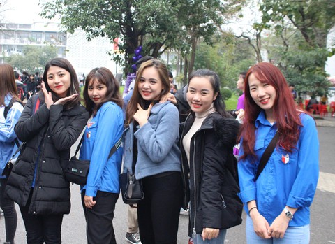 Những nụ cười xinh đẹp tại ngày hội tư vấn - tuyển sinh 2019 - Ảnh 9. Những nụ cười xinh đẹp tại ngày hội tư vấn - tuyển sinh 2019 - Ảnh 9.