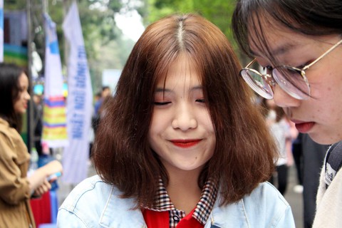 Những nụ cười xinh đẹp tại ngày hội tư vấn - tuyển sinh 2019 - Ảnh 8. Những nụ cười xinh đẹp tại ngày hội tư vấn - tuyển sinh 2019 - Ảnh 8.