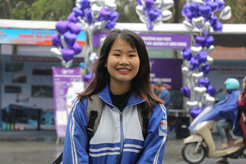 Mưa rét lặn lội dự Ngày hội tuyển sinh duy nhất trong năm - Ảnh 1. Mưa rét lặn lội dự Ngày hội tuyển sinh duy nhất trong năm - Ảnh 1.
