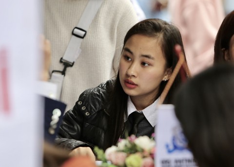 Những nụ cười xinh đẹp tại ngày hội tư vấn - tuyển sinh 2019 - Ảnh 4. Những nụ cười xinh đẹp tại ngày hội tư vấn - tuyển sinh 2019 - Ảnh 4.