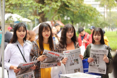 Những nụ cười xinh đẹp tại ngày hội tư vấn - tuyển sinh 2019 - Ảnh 5. Những nụ cười xinh đẹp tại ngày hội tư vấn - tuyển sinh 2019 - Ảnh 5.