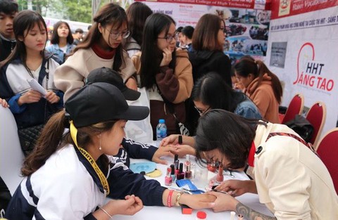 Robot, nhân vật phim Avatar dự ngày hội tư vấn tuyển sinh - Ảnh 14. Robot, nhân vật phim Avatar dự ngày hội tư vấn tuyển sinh - Ảnh 14.