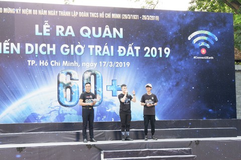 Hơn 1.000 người ra quân chiến dịch Giờ Trái Đất 2019 - Ảnh 3. Hơn 1.000 người ra quân chiến dịch Giờ Trái Đất 2019 - Ảnh 3.