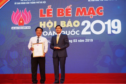 Báo Tuổi Trẻ đoạt giải bìa báo Tết đẹp tại Hội báo toàn quốc - Ảnh 2. Báo Tuổi Trẻ đoạt giải bìa báo Tết đẹp tại Hội báo toàn quốc - Ảnh 2.