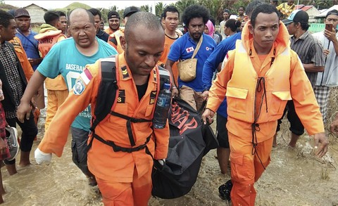 Lũ quét ở Indonesia khiến ít nhất 63 người chết - Ảnh 6. Lũ quét ở Indonesia khiến ít nhất 63 người chết - Ảnh 6.