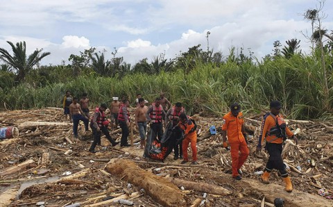 Lũ quét ở Indonesia khiến ít nhất 63 người chết - Ảnh 7. Lũ quét ở Indonesia khiến ít nhất 63 người chết - Ảnh 7.