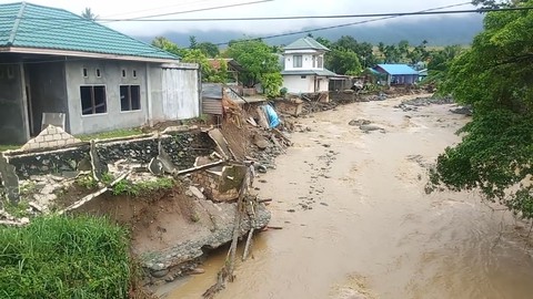 Lũ quét ở Indonesia khiến ít nhất 63 người chết - Ảnh 5. Lũ quét ở Indonesia khiến ít nhất 63 người chết - Ảnh 5.
