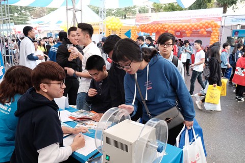 Robot, nhân vật phim Avatar dự ngày hội tư vấn tuyển sinh - Ảnh 10. Robot, nhân vật phim Avatar dự ngày hội tư vấn tuyển sinh - Ảnh 10.